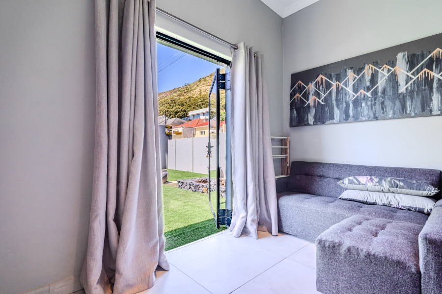 4 Bedroom Property for Sale in Fresnaye Western Cape